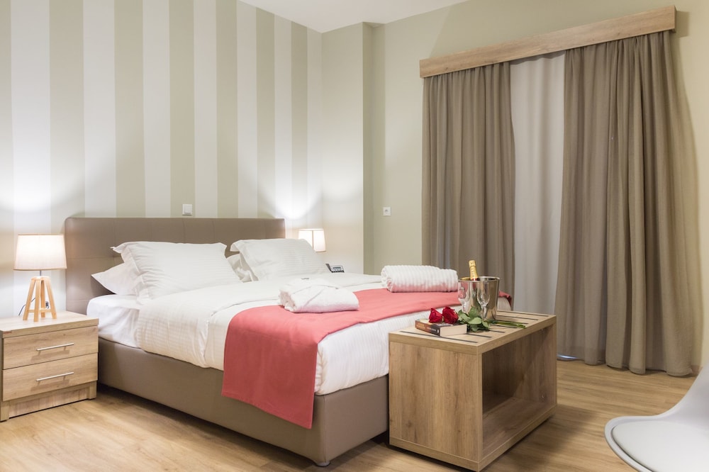 Hotel @ Syngrou Fix 17/50