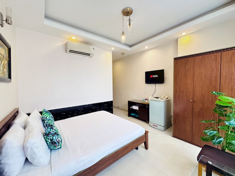 Calmette Hotel 12/50