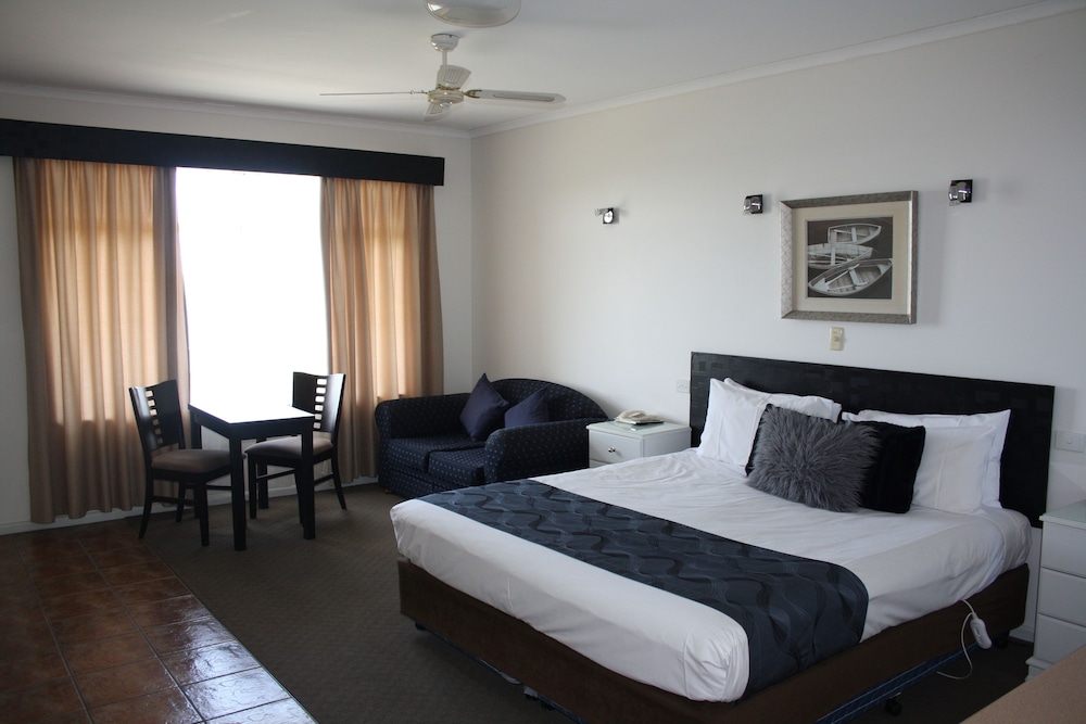 Lakeview Motel & Apartments 15/63