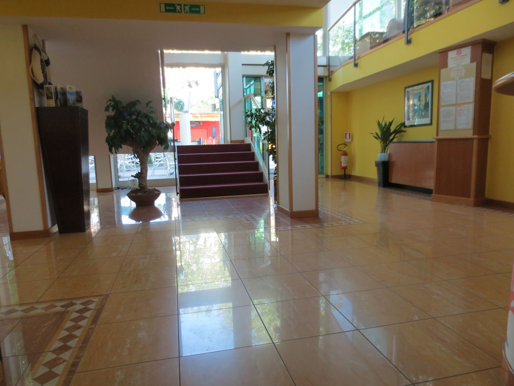 Remin Plaza 4/32