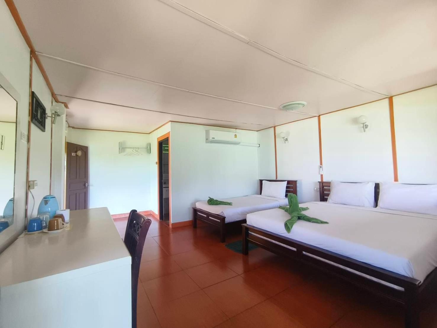 Bungalow, Sea View, Hill Side