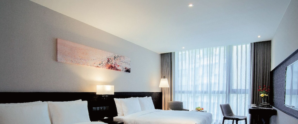 EXECUTIVE, TWIN BEDS