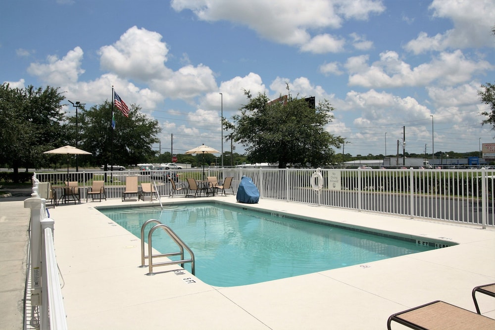 Holiday Inn Express Hotels And Suites Brooksville West 42/56
