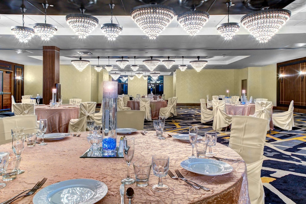 Doubletree By Hilton Hotel Arlington Dfw South 31/45