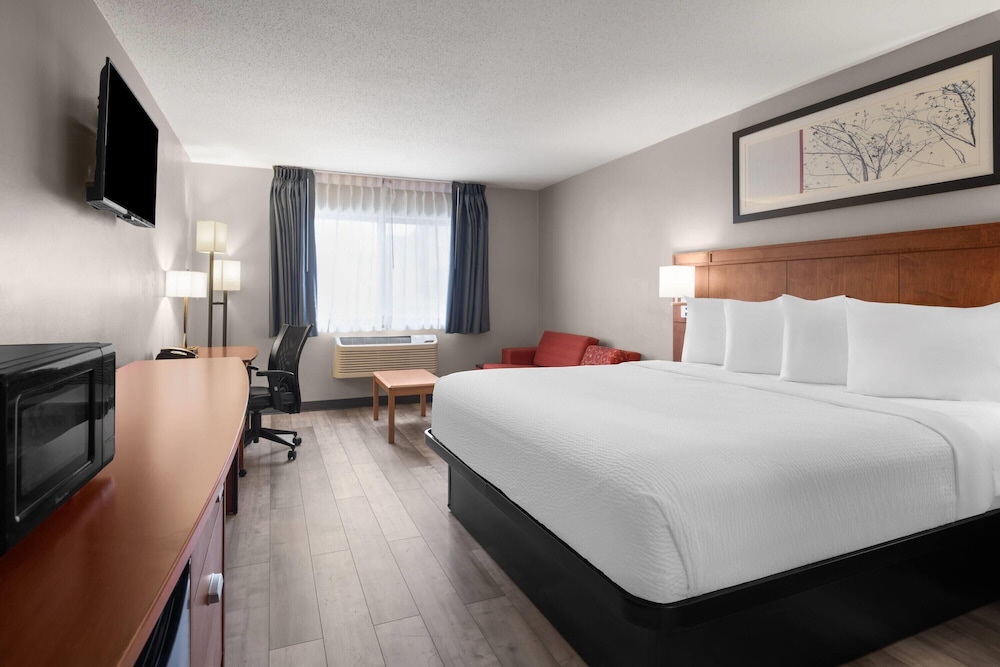 DELUXE, KING BED