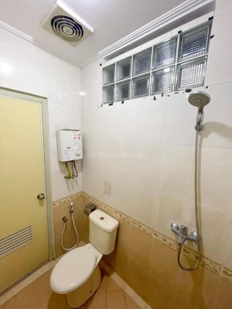 Hotel Besar Purwokerto 48/50