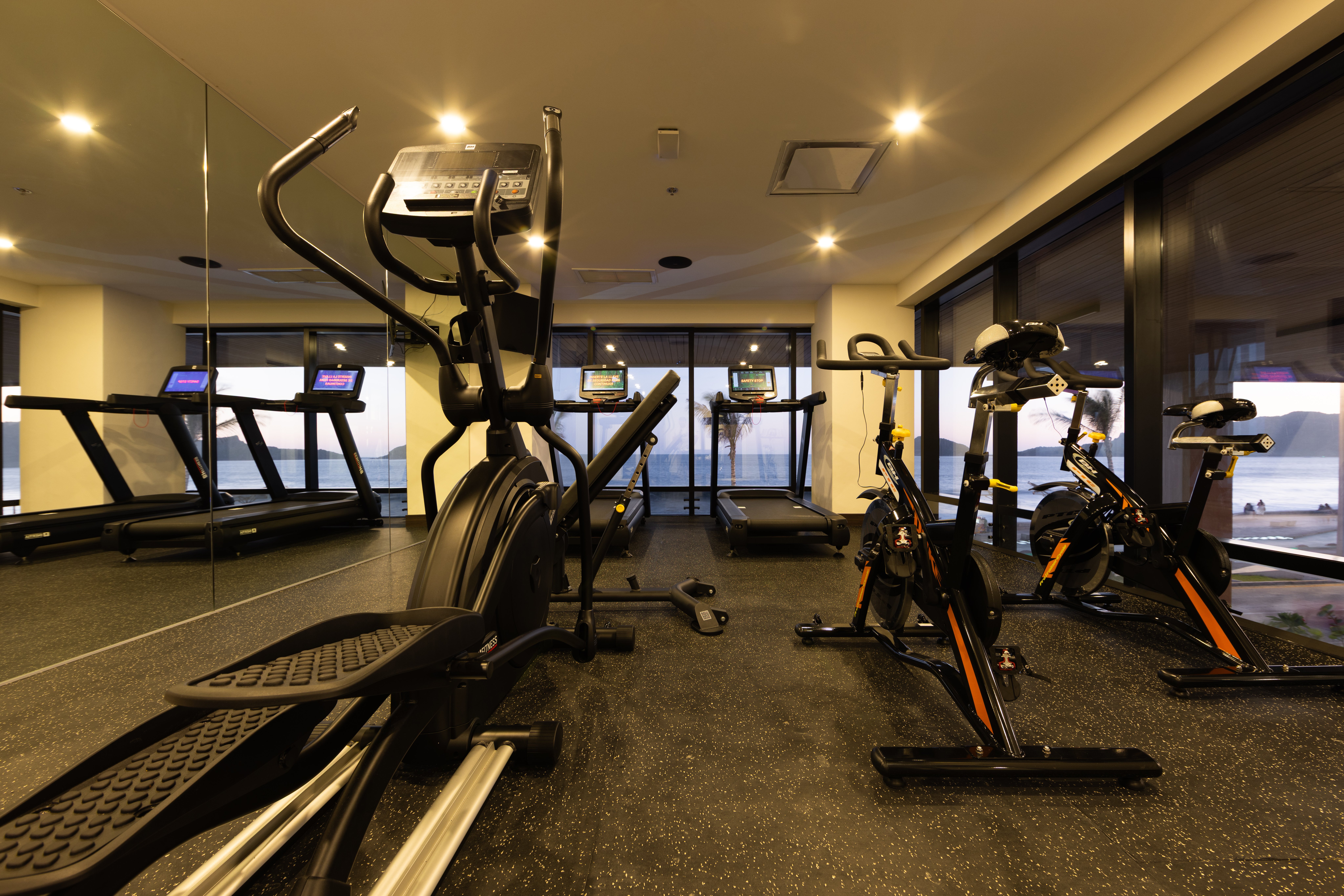 Holiday Inn Express & Suites MAZATLAN 25/50