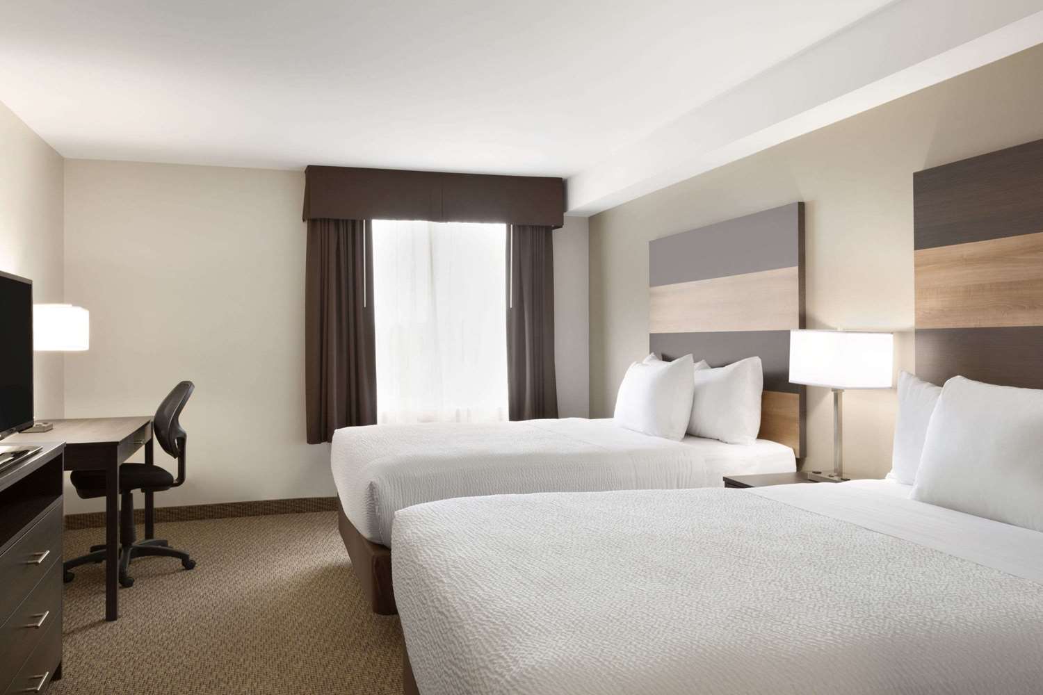 Days Inn & Suites By Wyndham Lindsay 14/43