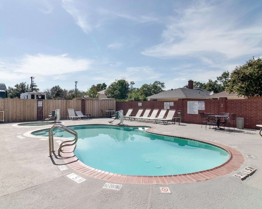 Quality Suites Midland North Loop 250 59/63
