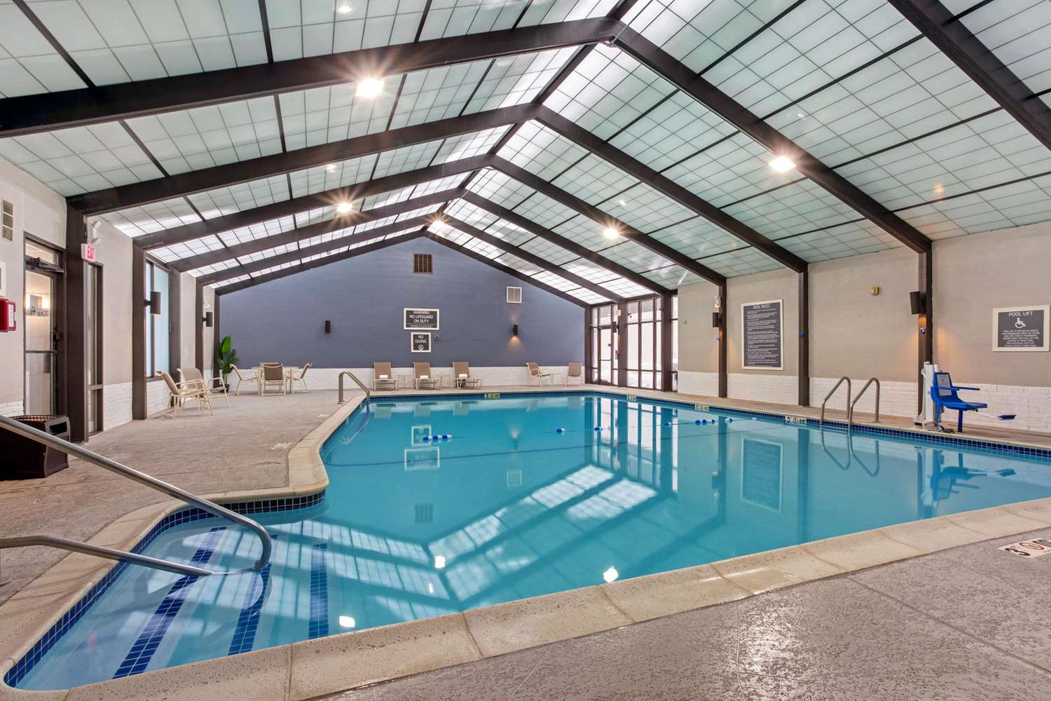La Quinta Inn & Suites by Wyndham Boston Andover 12/26