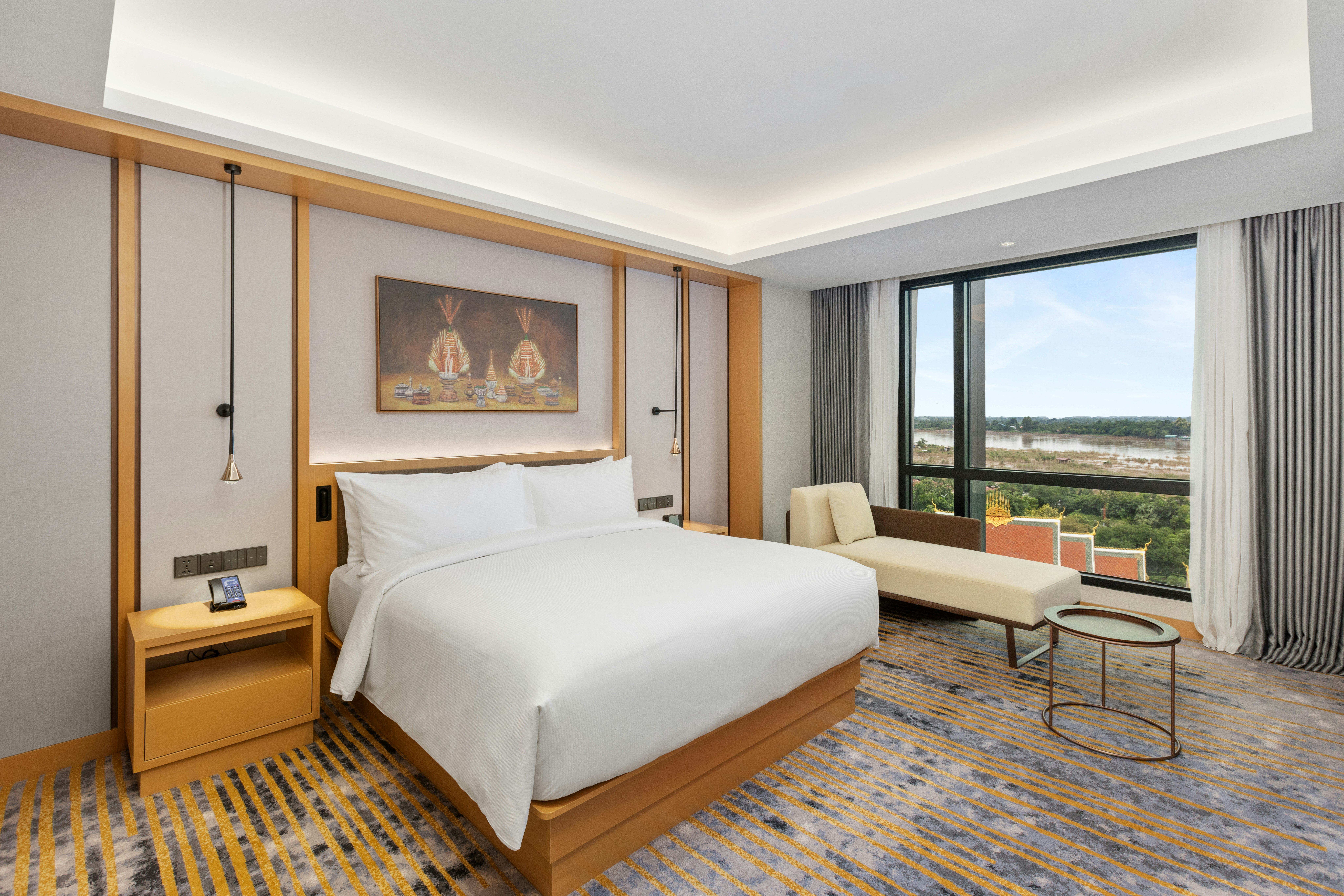 PREMIUM, SUITE, KING BED