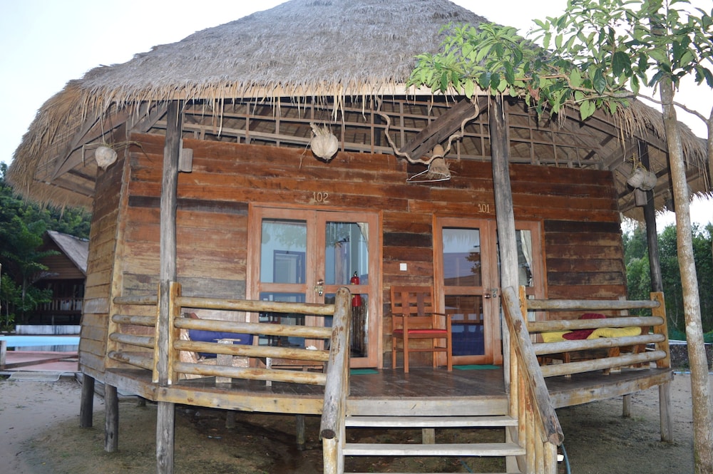 Palm Beach Bungalow Resort 10/66