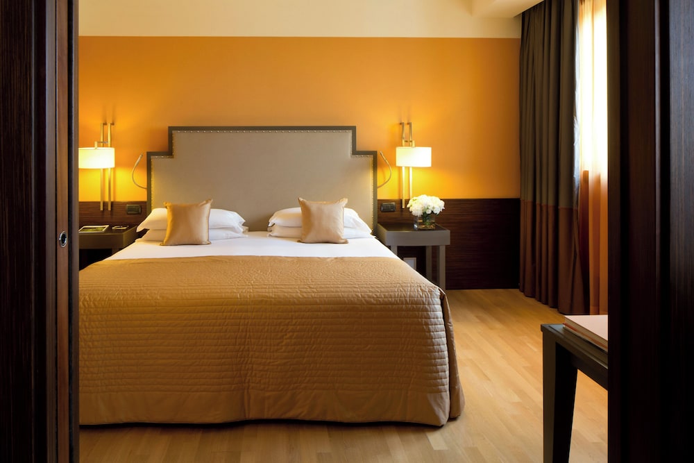 Suite, Queen and Twin Beds