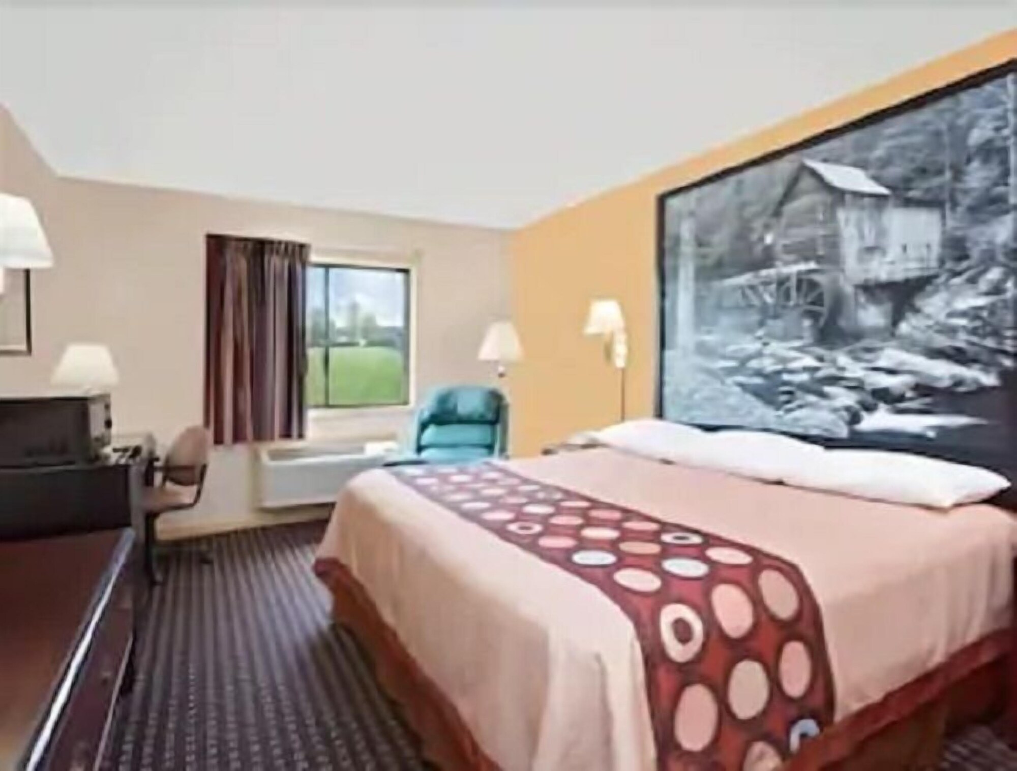 غرفة قياسية بسرير كينج، Super 8 by Wyndham Hillsville 8/10