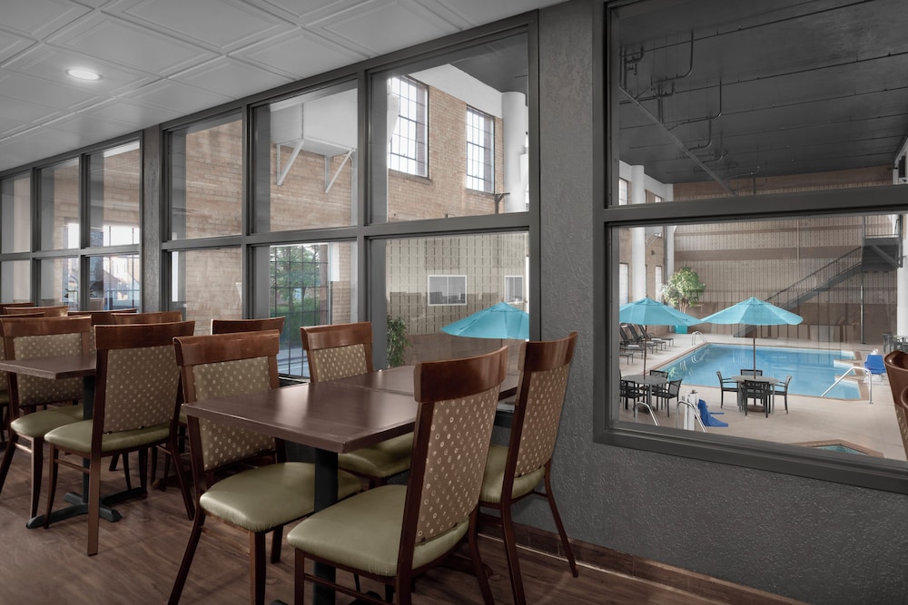 The Suites Hotel at Waterfront Plaza 36/50