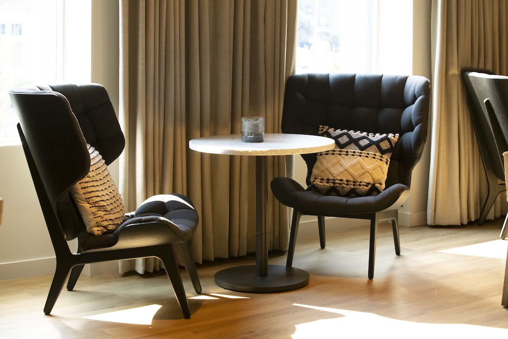 The Lloyd Stamford Tapestry Collection By Hilton 43/48