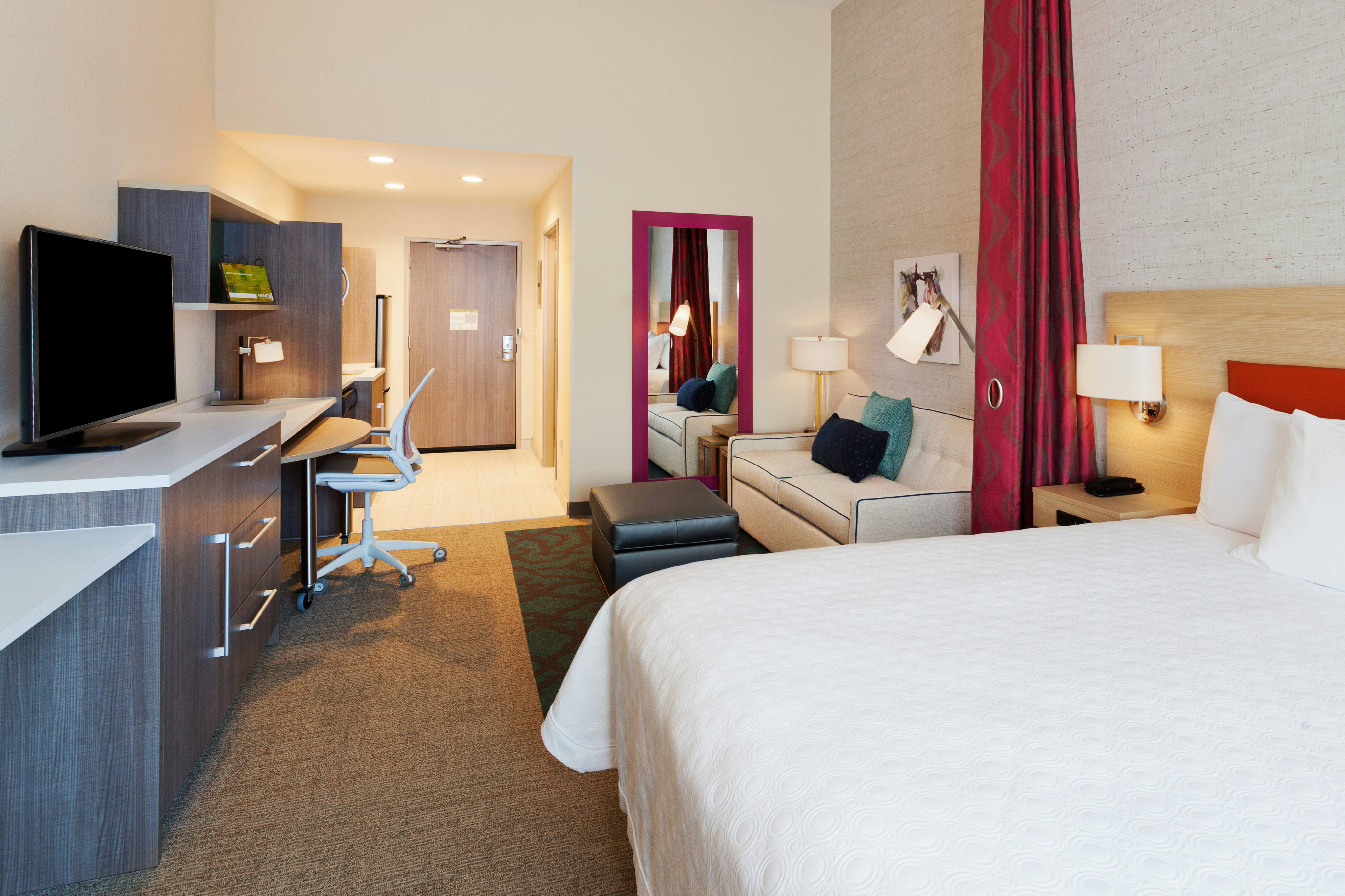 STUDIO, SUITE, KING BED