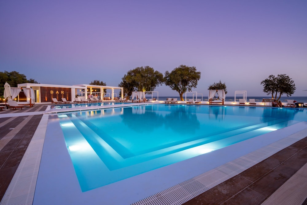 Kamari Plus Hotel 28/49