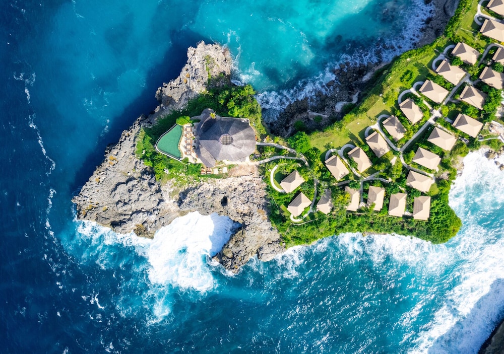 ARNA Suites and Ocean Lounge 38/46