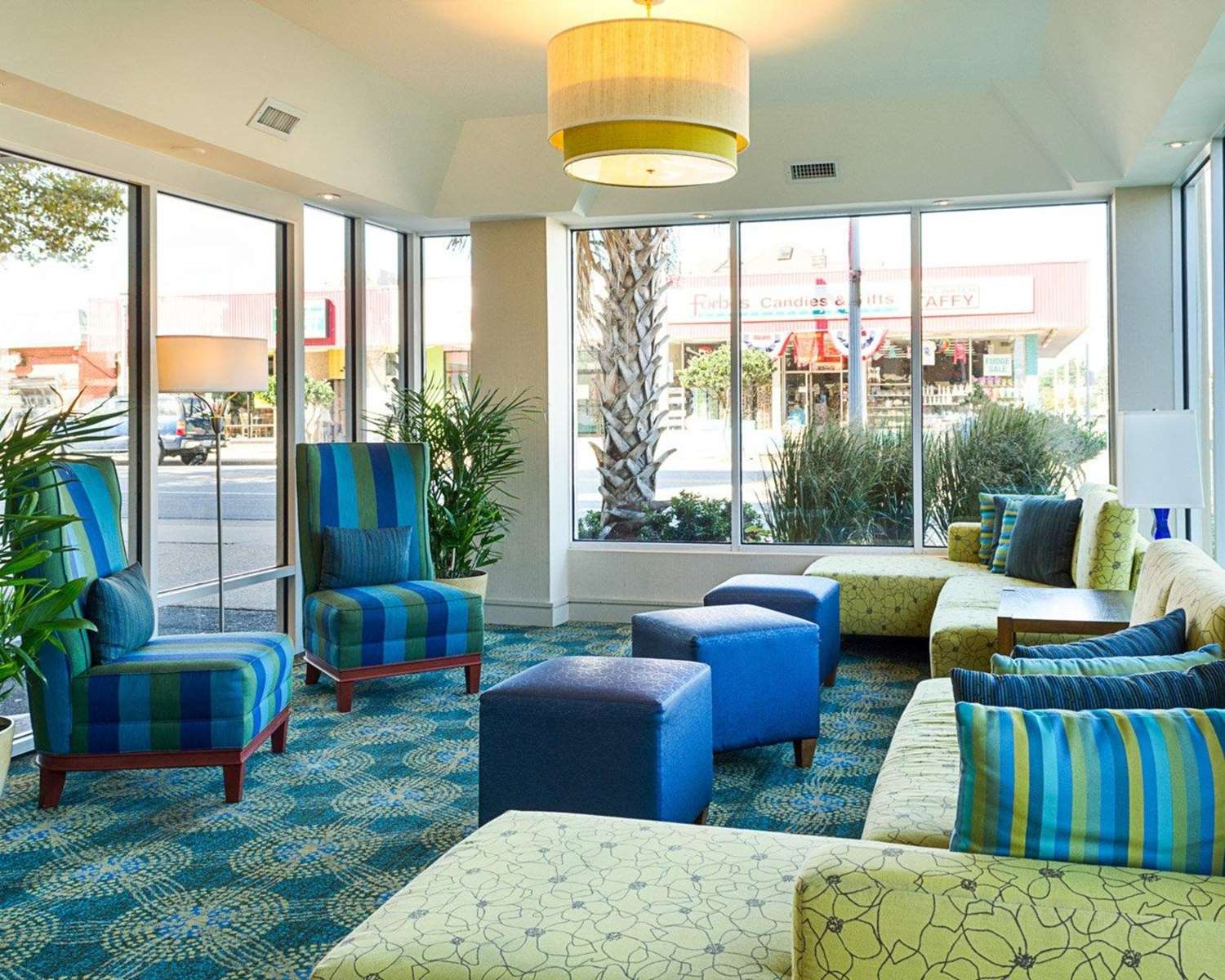 Comfort Suites Beachfront 13/16