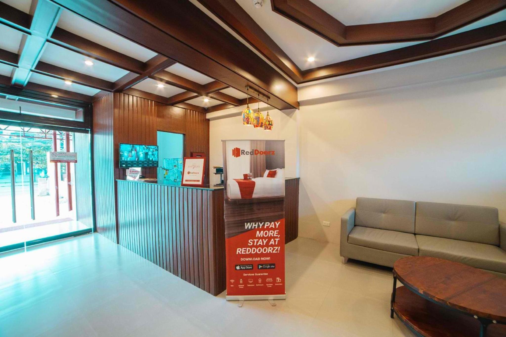 RedDoorz @ Traveler's Inn Bajada Davao 4/24