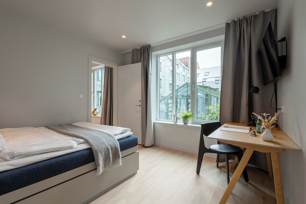 EXECUTIVE, APARTMENT