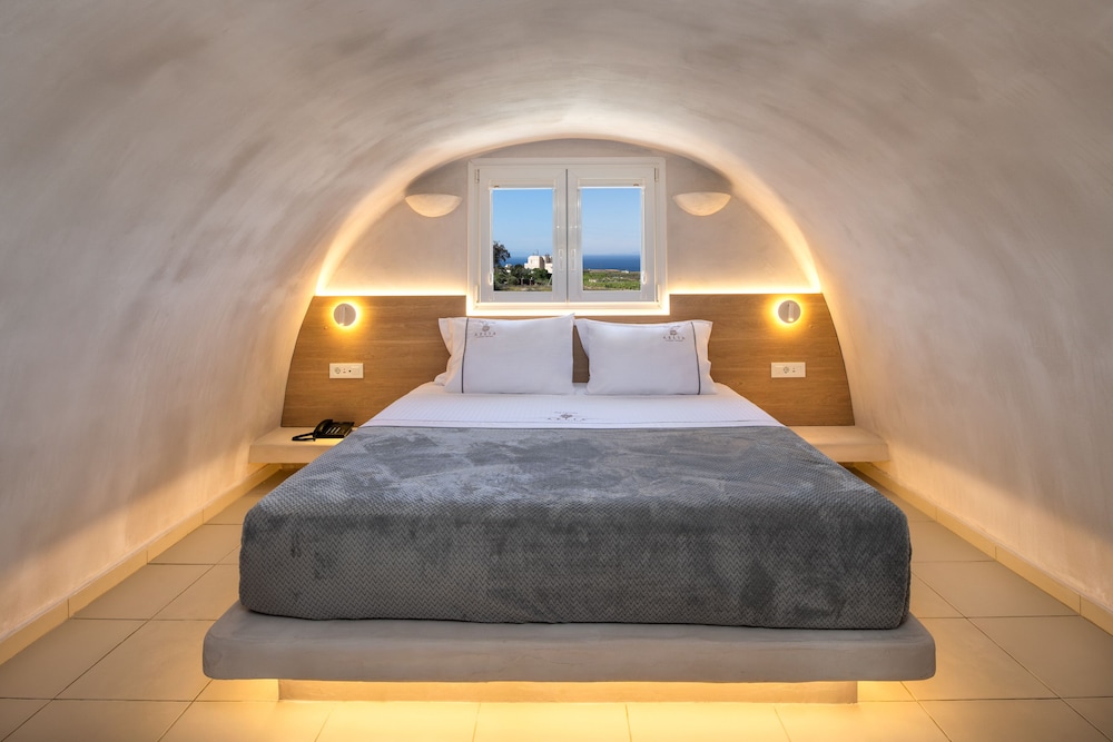 Aelia Luxury Suites 31/50