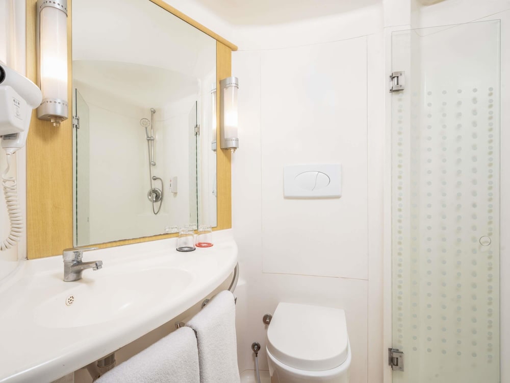 Ibis Gading Serpong 42/43