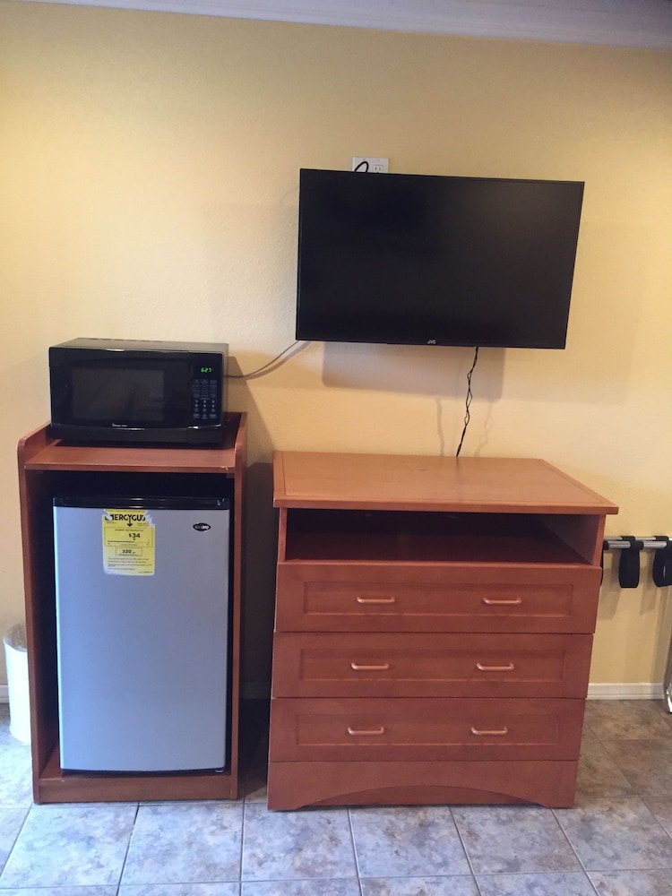 Bayshore Inn 5/44