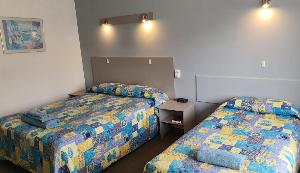 COBB INLANDER MOTEL 13/32