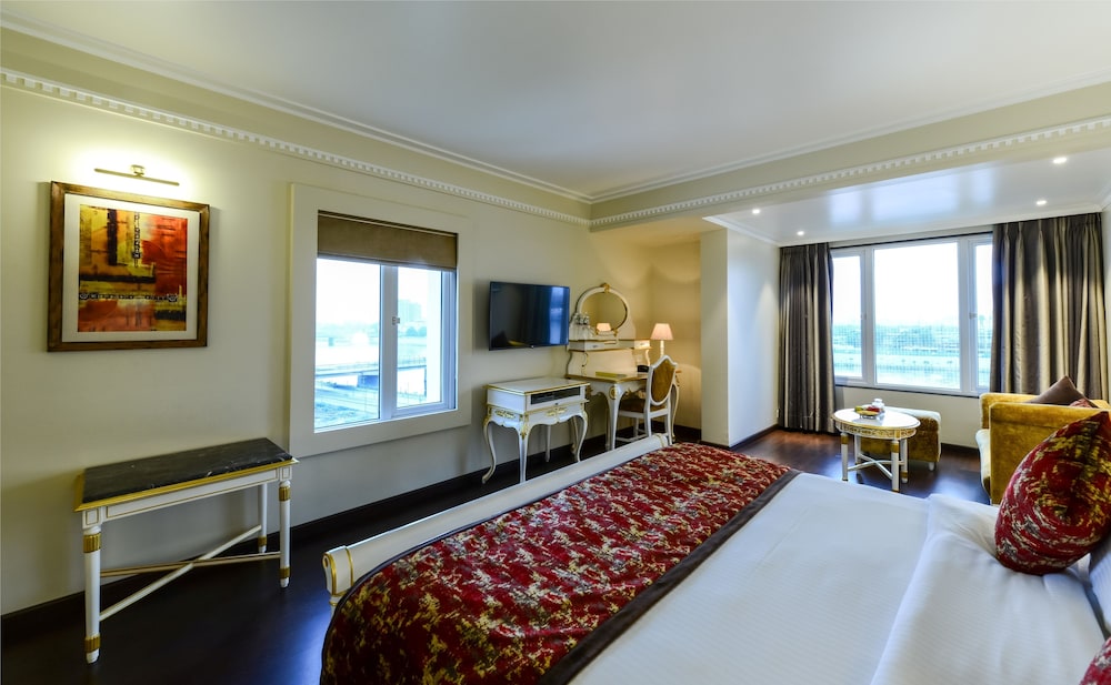 EXECUTIVE, STUDIO, SUITE
