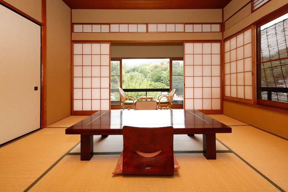 Auberge Yuraku 38/50