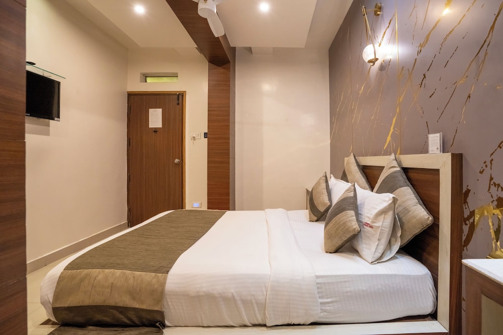 Aishwarya Suites 34/68