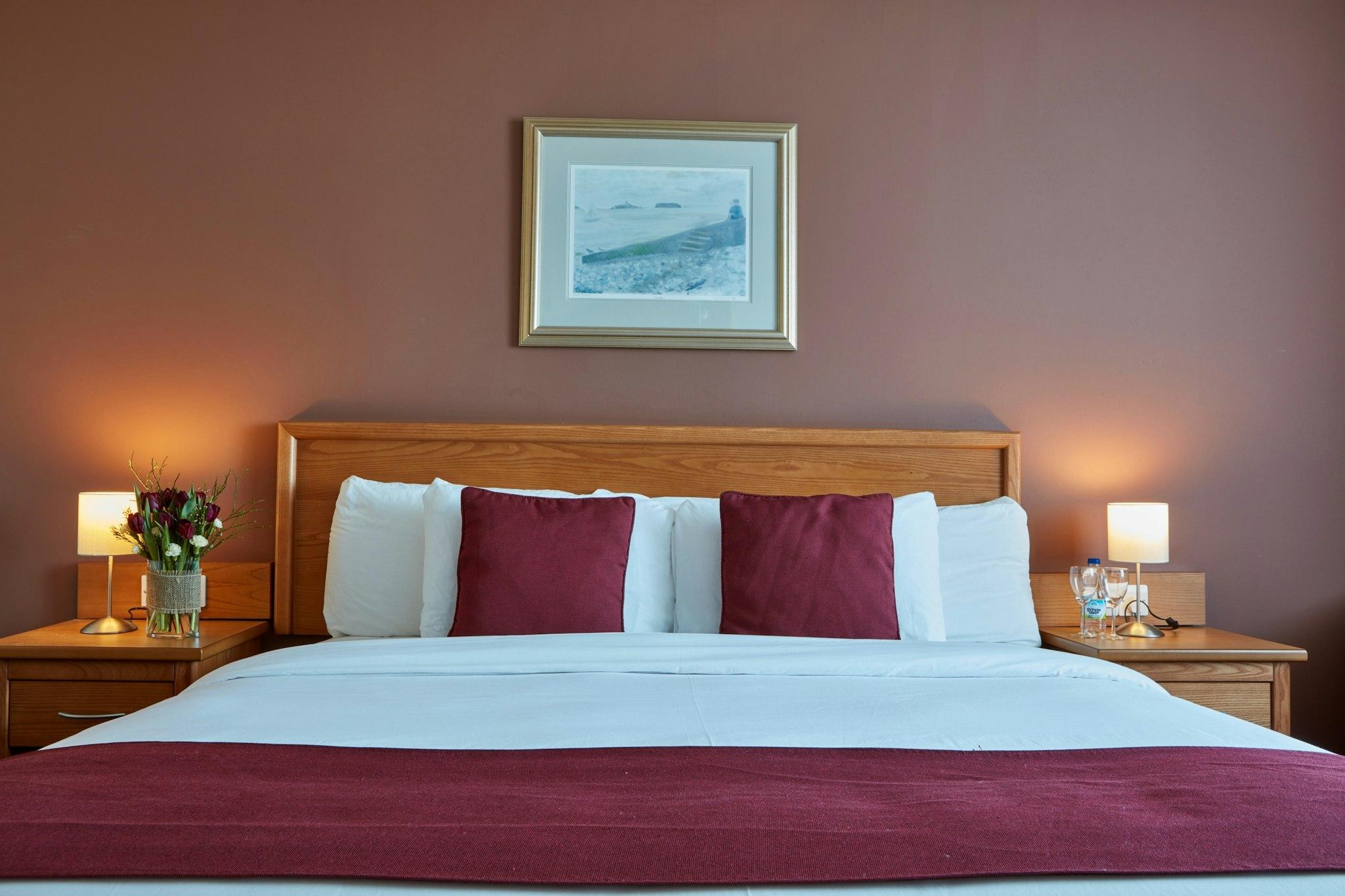 Contemporary, 2 Queen Beds, Accessible