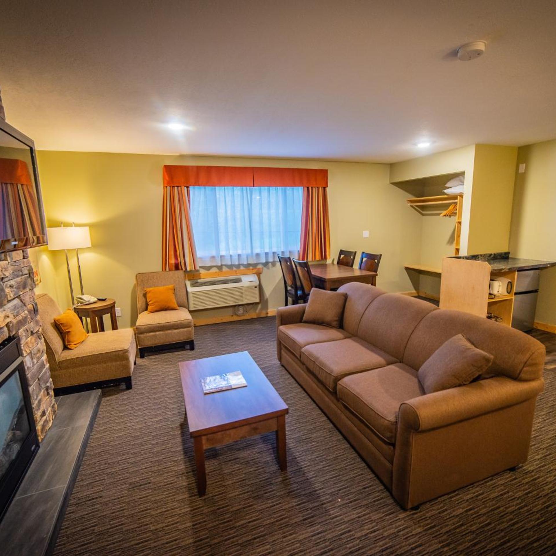 Alpine Inn & Suites 26/50