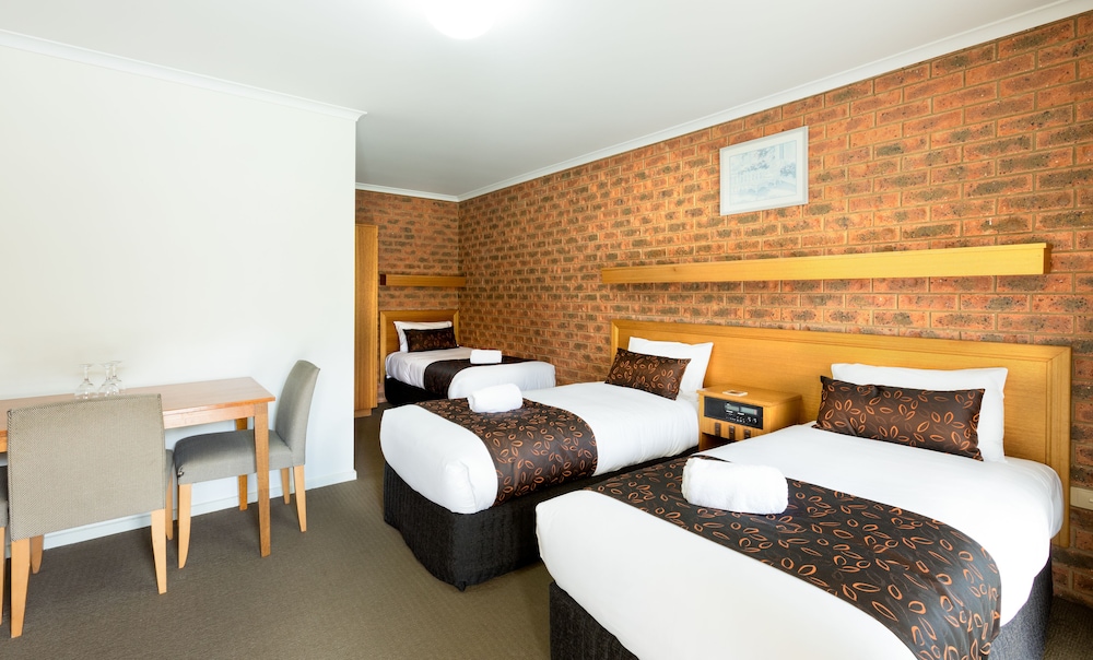 ADVANCE MOTEL 13/45