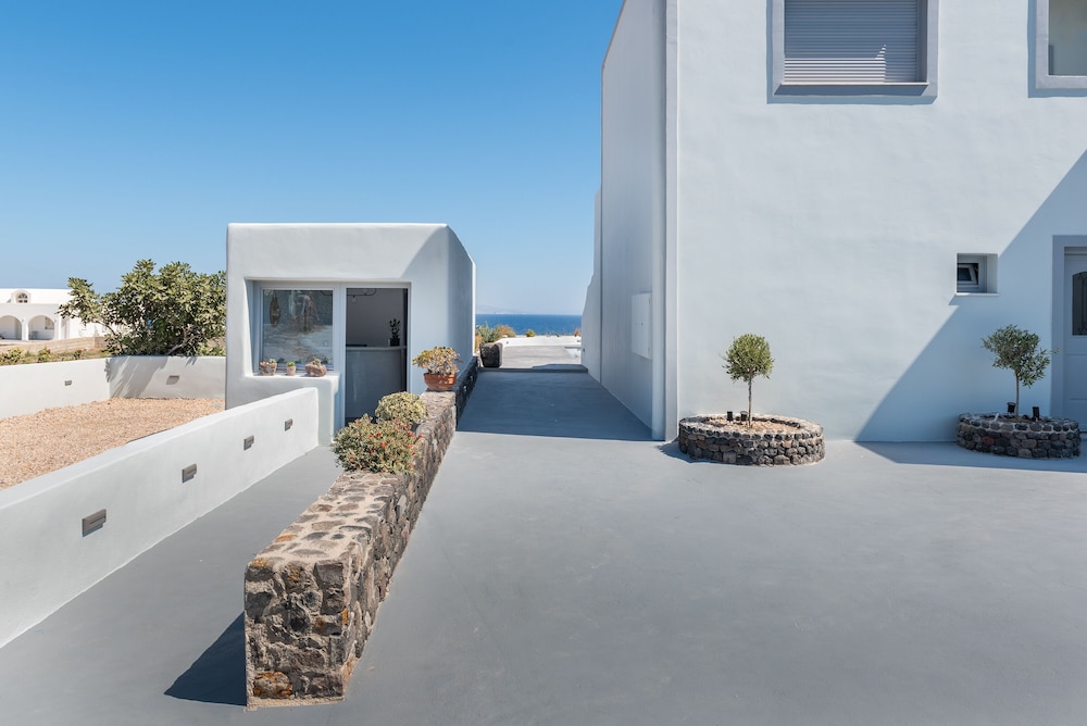 Volcanic Arc Santorini Suites 51/59