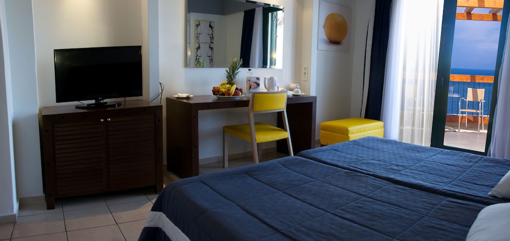 Apostolata Island Resort and Spa 62/71