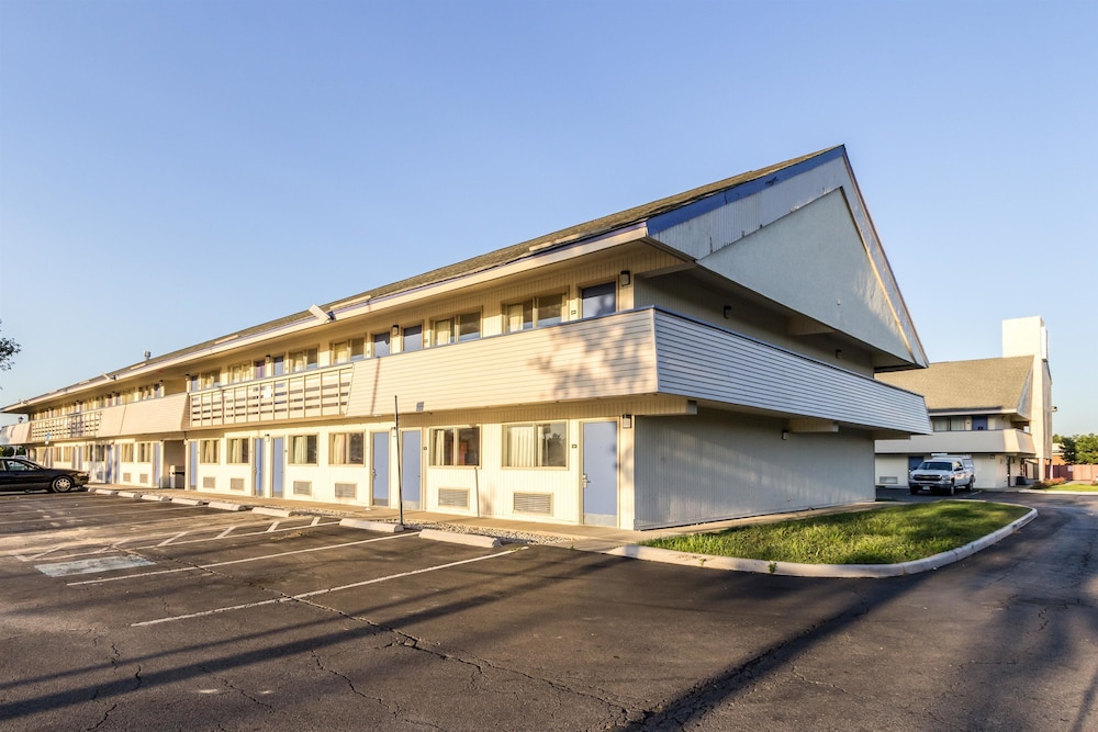 Motel6 Grove City, OH 37/47