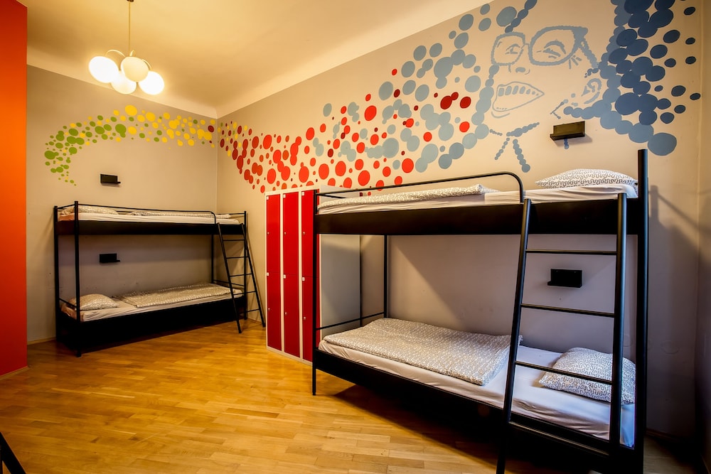 Ahoy Hostel 16/40