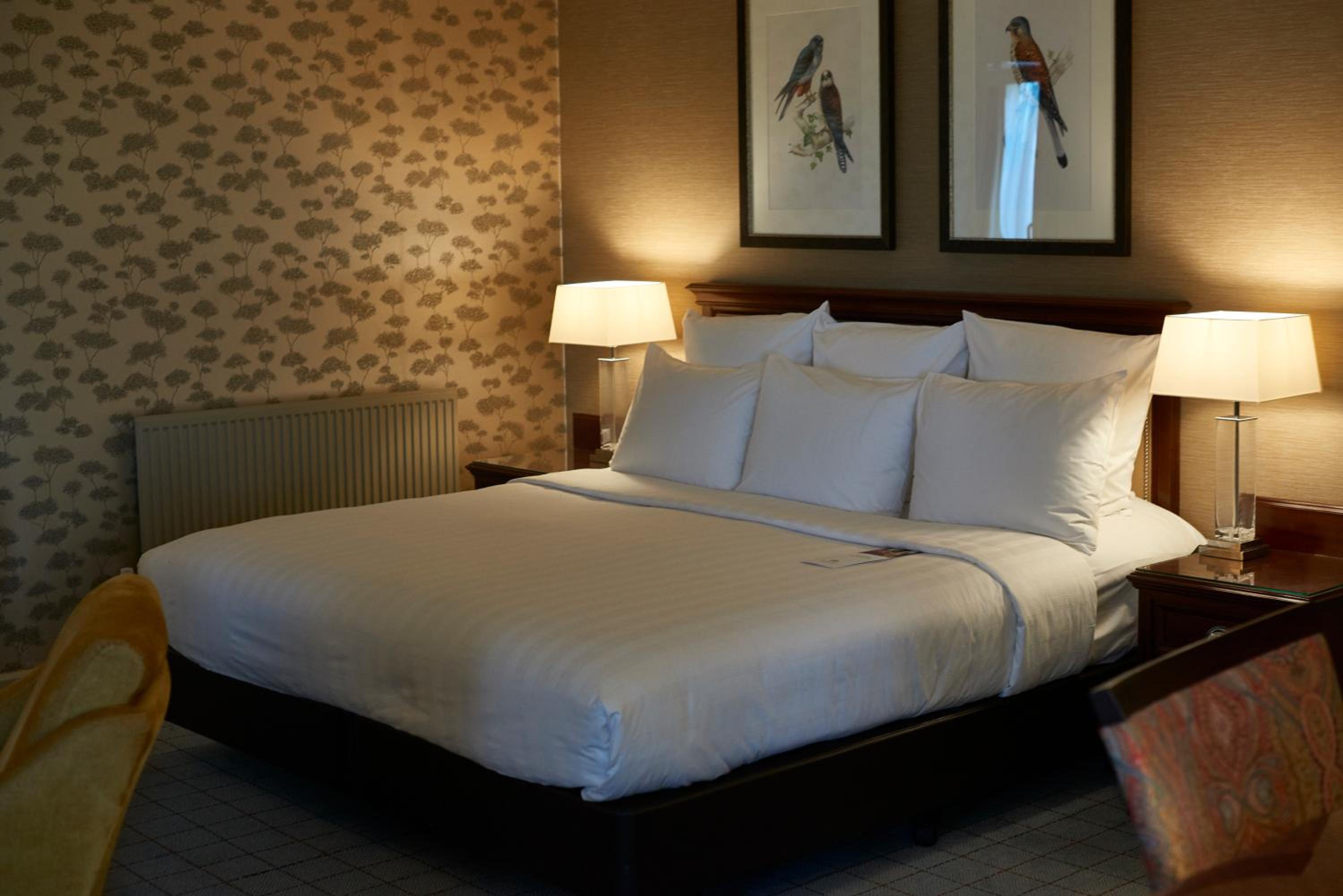 Turret, Junior Suite, Queen Bed