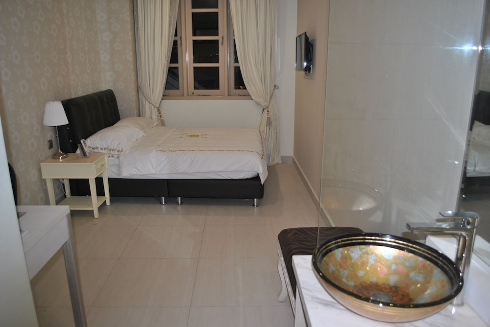 JAYLEEN CLARKE QUAY HOTEL 29/41