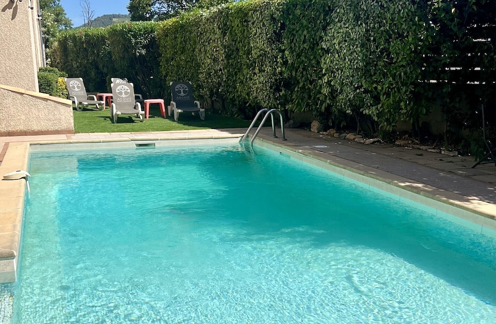 Adonis Arc Hotel Aix 64/68