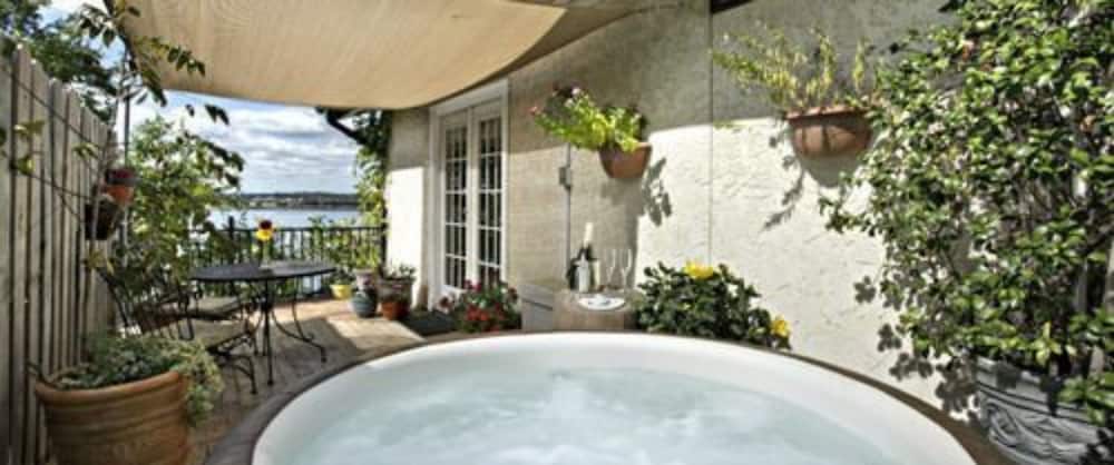 The Lakehouse Bed & Breakfast 15/46