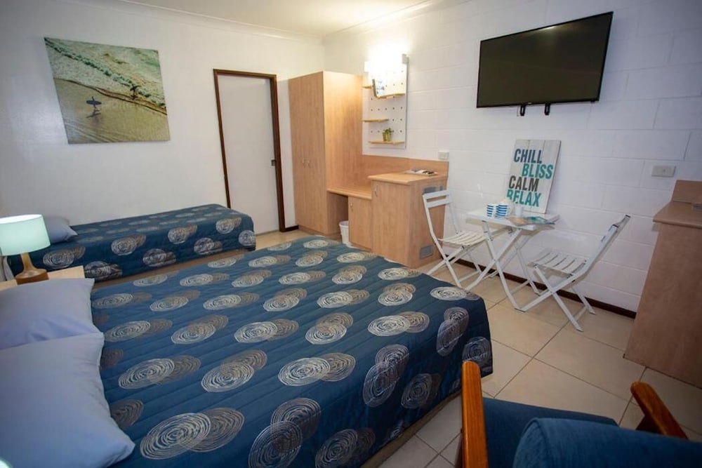 Moffat Beach Motel 25/62