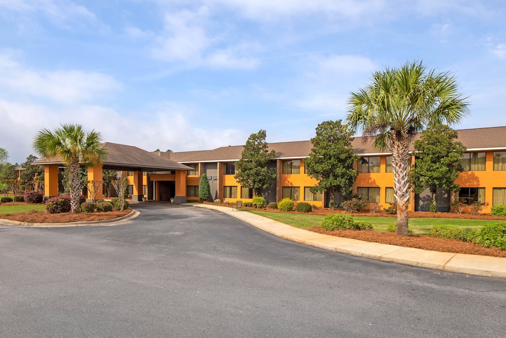 Suburban Extended Stay Warner Robins 30/35