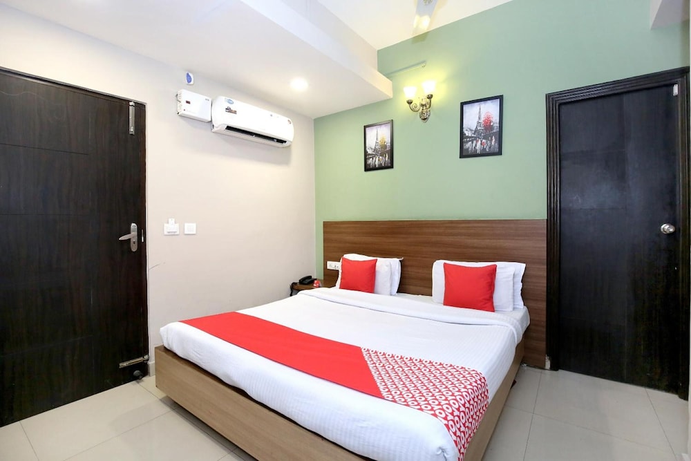 Oyo Rooms Ludhiana Railway Station Clock Tower 15/50