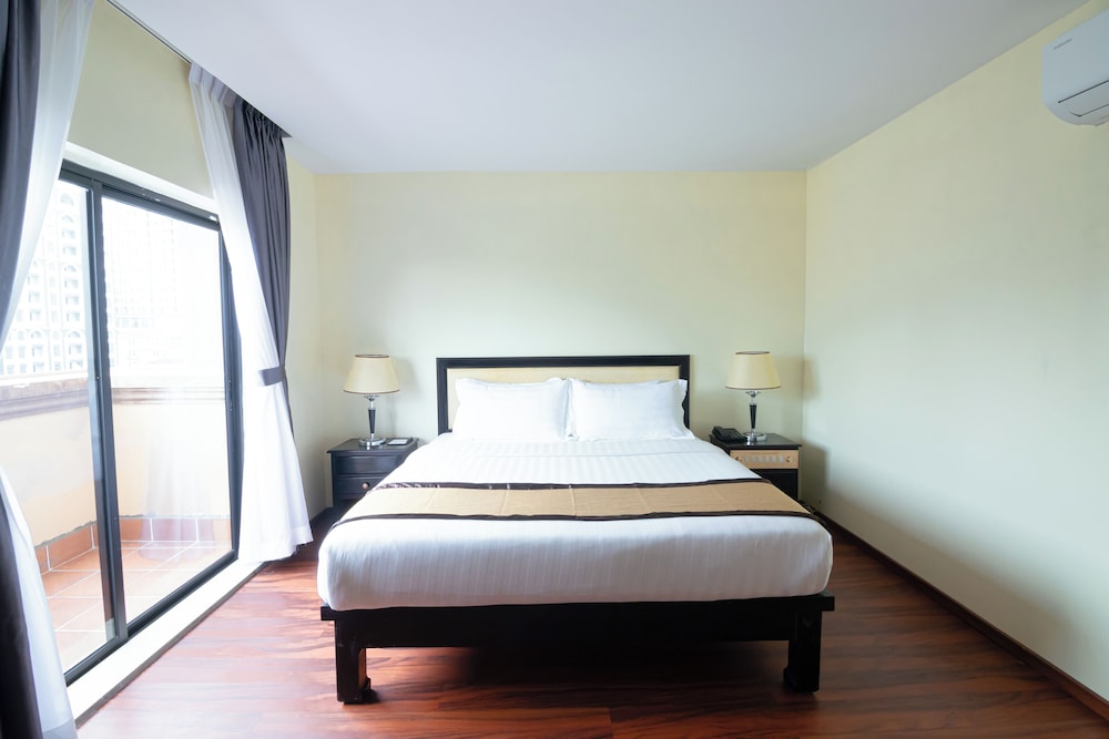 Ramada by Wyndham Phnom Penh Central 10/38
