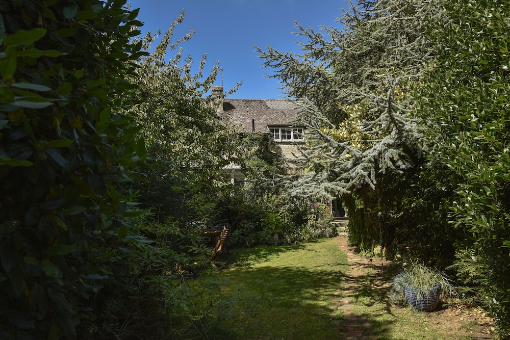 24 Ward Avenue 27/47
