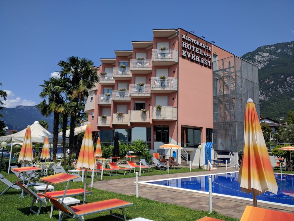 Hotel Everest 66/70